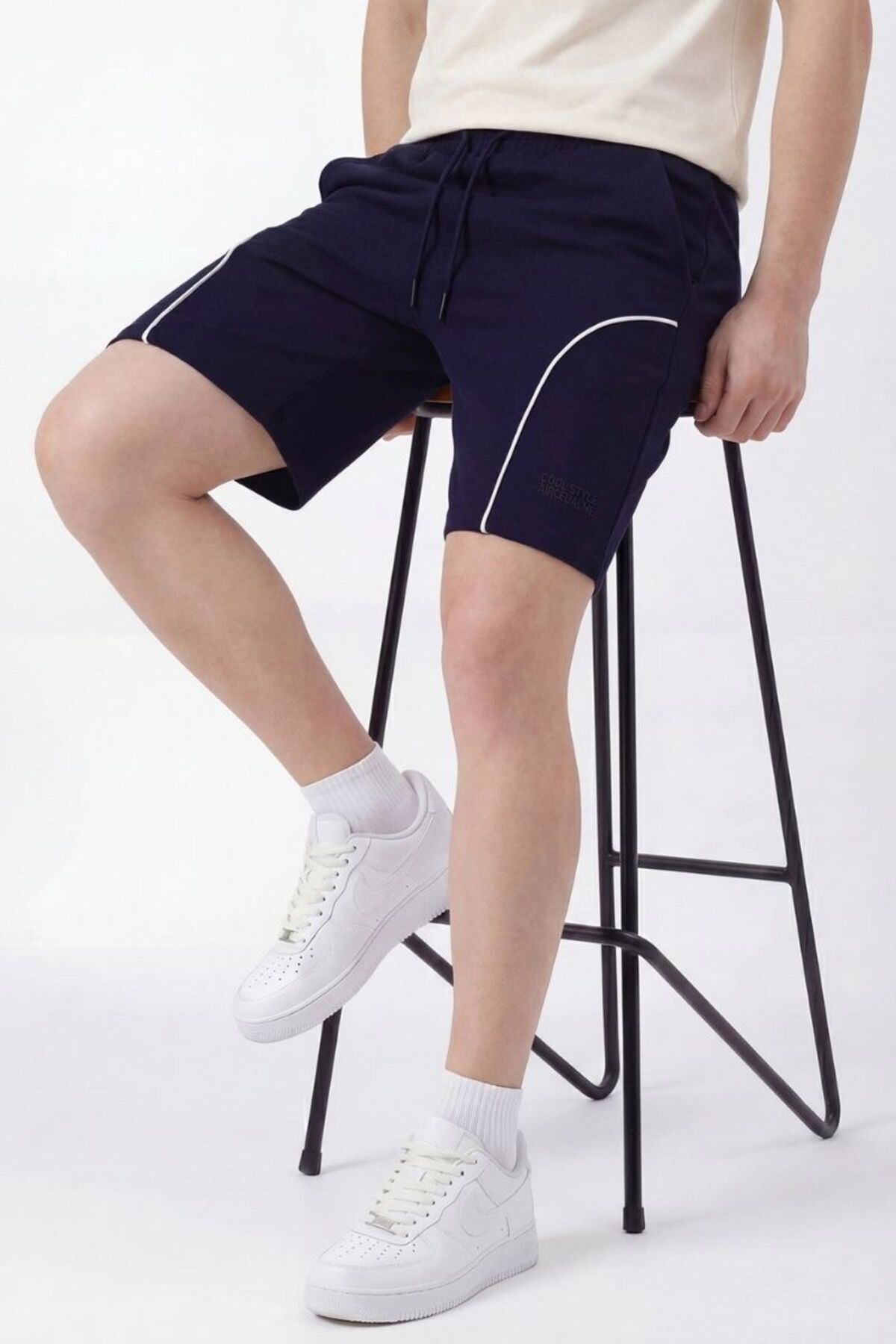 Kompak Slimfit Kalıp Ön Oval Yan Cepli Confort Şort Lacivert - M