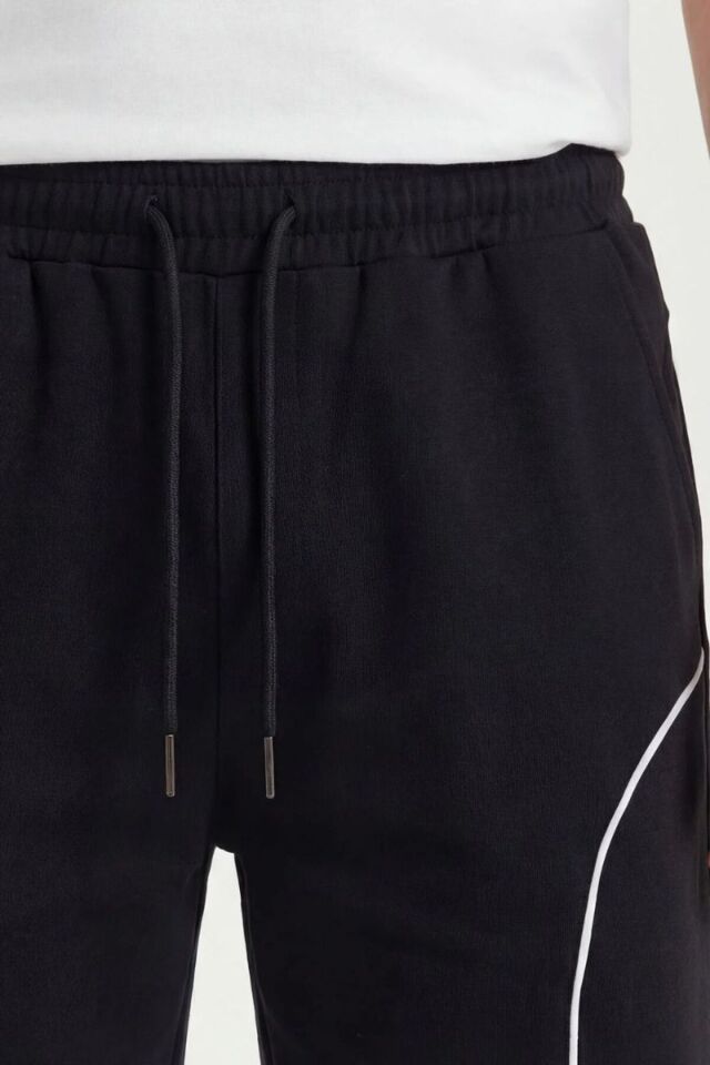 Kompak Slimfit Kalıp Ön Oval Yan Cepli Confort Şort Siyah - 2XL