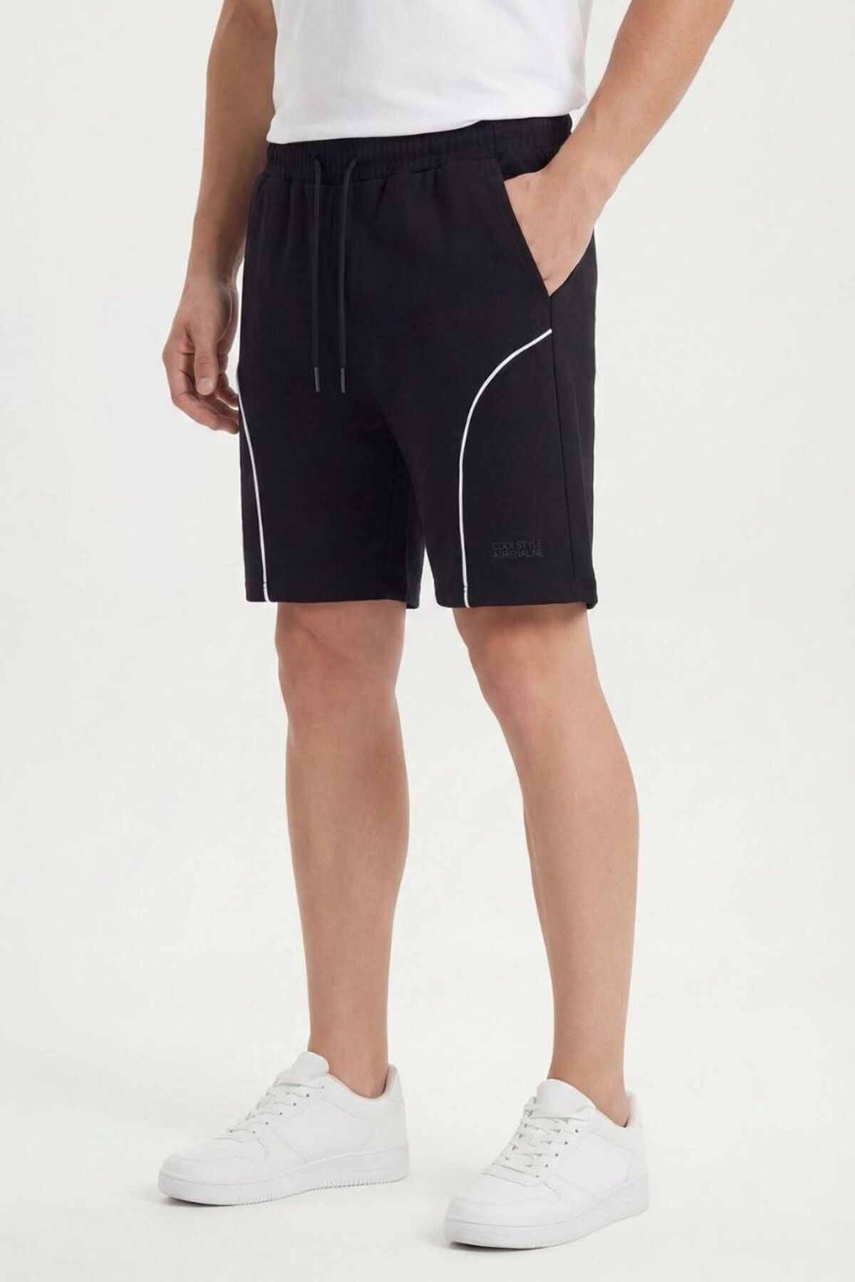 Kompak Slimfit Kalıp Ön Oval Yan Cepli Confort Şort Siyah - 2XL